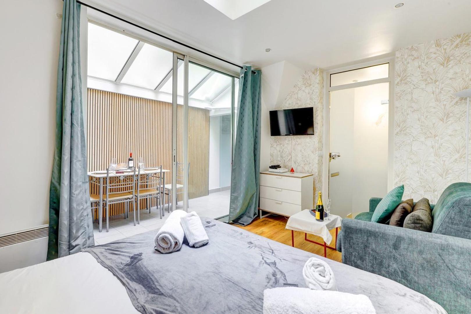 244 Saint Dominique - Superb
